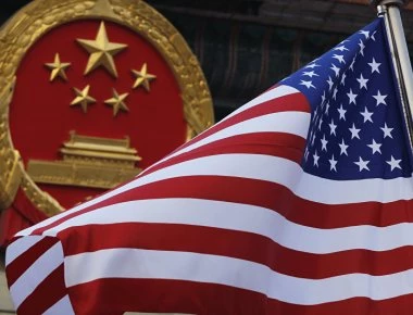 Προσπαθούν να τα βρούν: ΗΠΑ - Κίνα ξεκίνησαν συνομιλίες για τη λήξη του εμπορικού πολέμου